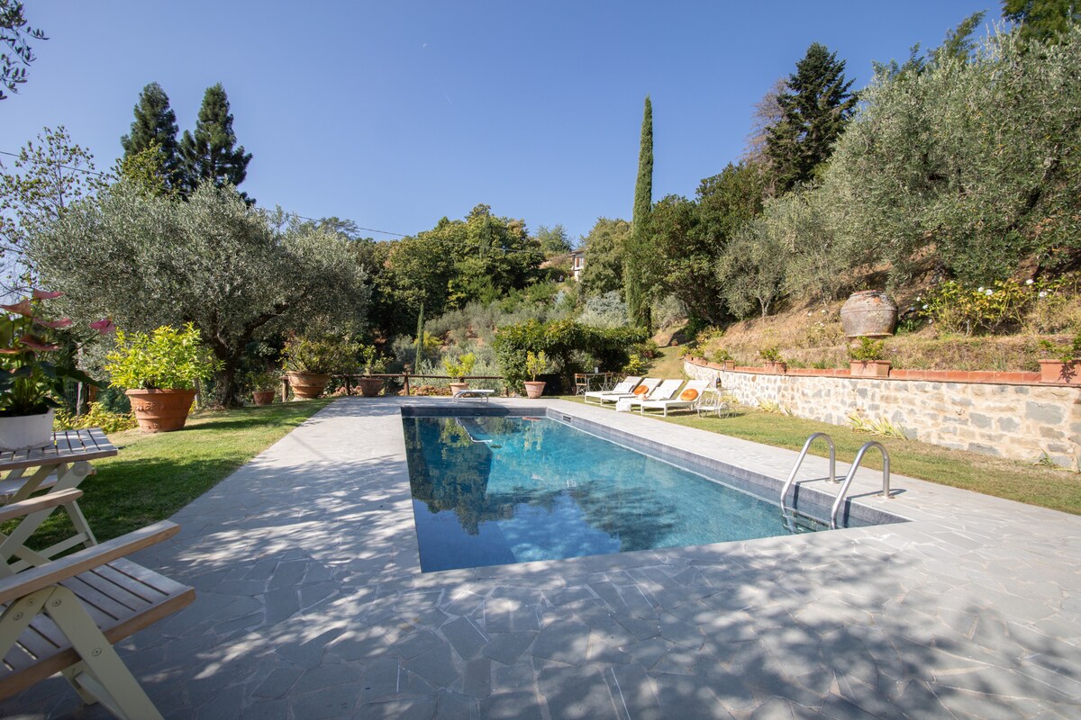 Villa Iris with Swimming Pool