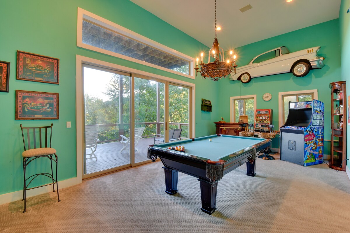 Pet-Friendly Sky Valley House w/ Game Room & Views
