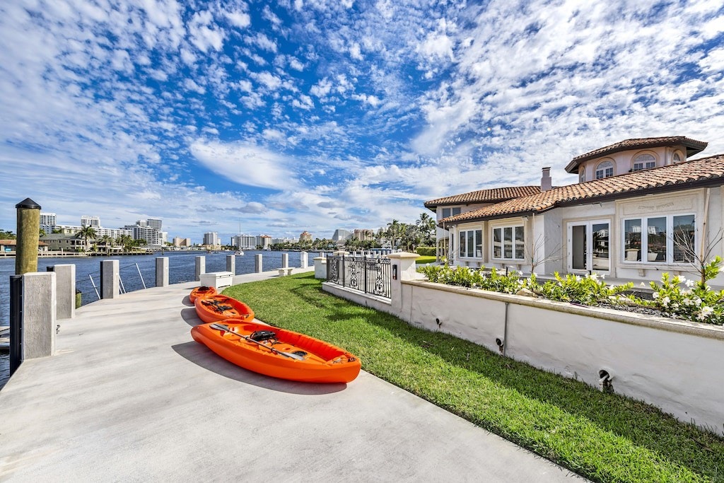 AQUA VISTA Waterfront Mansion