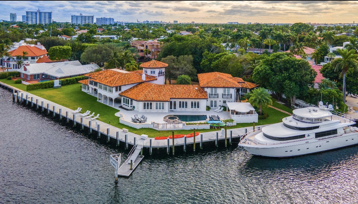 AQUA VISTA Waterfront Mansion