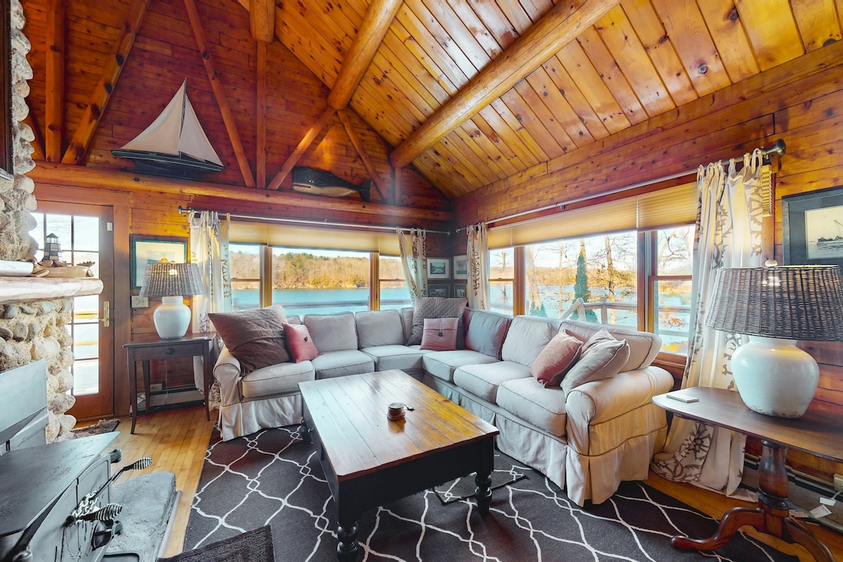 2BR w/loft riverfront retreat with furnished deck