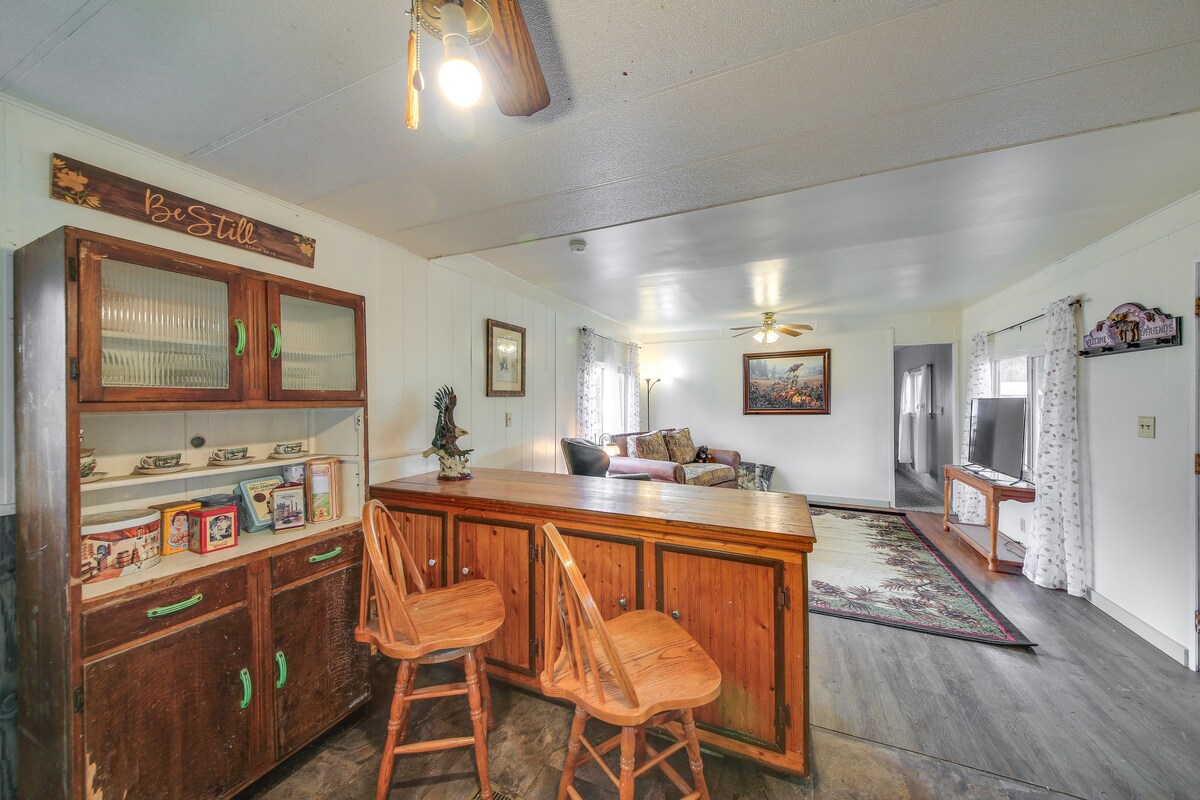 Charming Cottage in Libby w/ Yard: Pets Welcome!