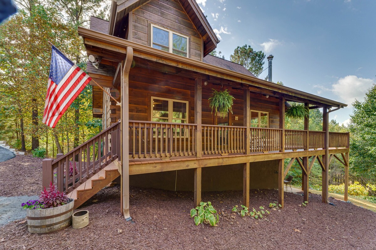 Cozy North Carolina Cabin - Deck, Grill & Fire Pit