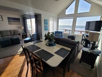 Oceanfront Cabin 6 w/ Jacuzzi &Awe-Inspiring View