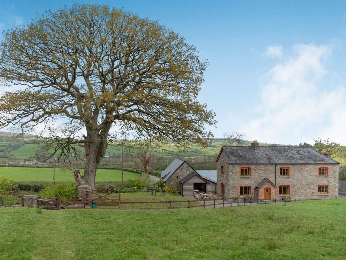 4 Bed in Hay-on-Wye  (87522)