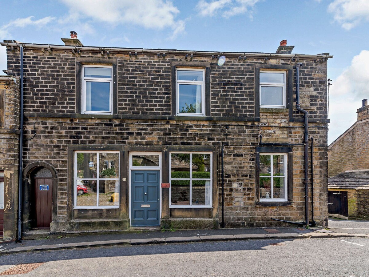 3 Bed in Holmfirth  (83151)
