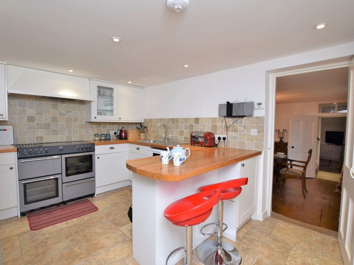 4 Bed in Acton (76659)
