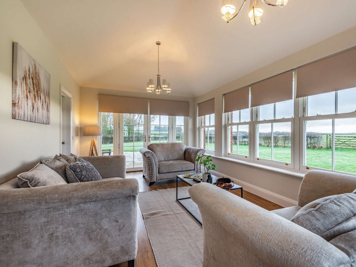 5 Bed in Lytham  (85675)