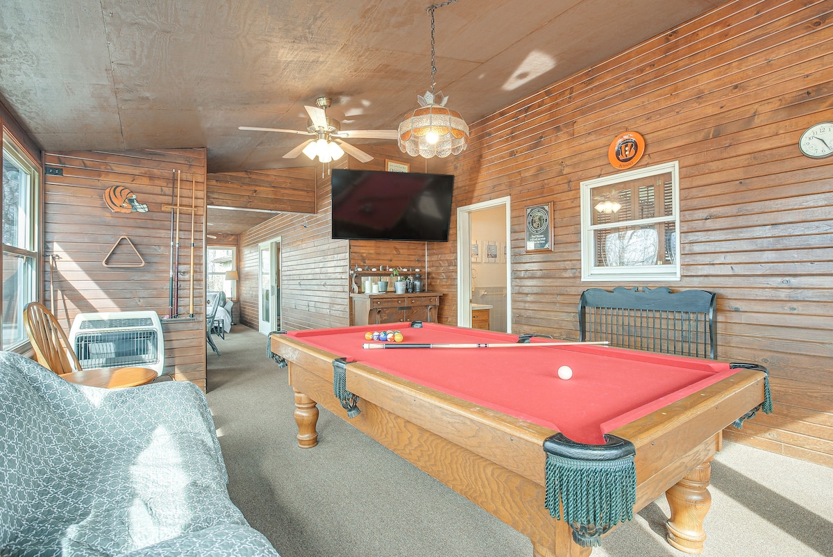 Pet-Friendly Ohio Escape w/ Pool, Deck & Fire Pit!