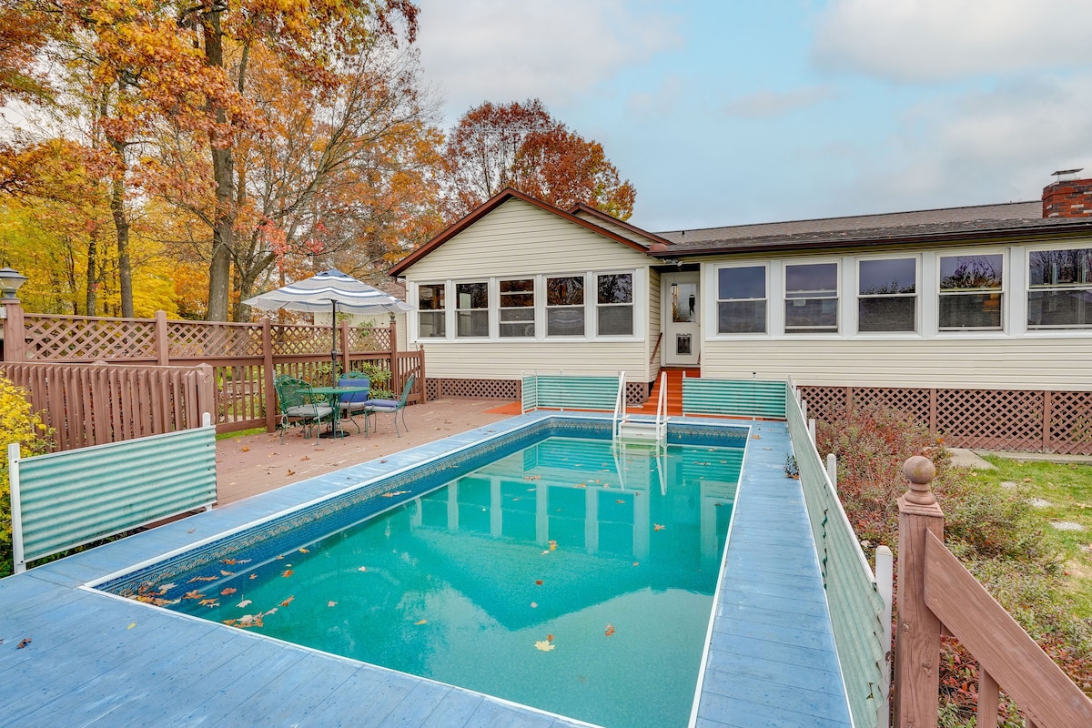 Pet-Friendly Ohio Escape w/ Pool, Deck & Fire Pit!