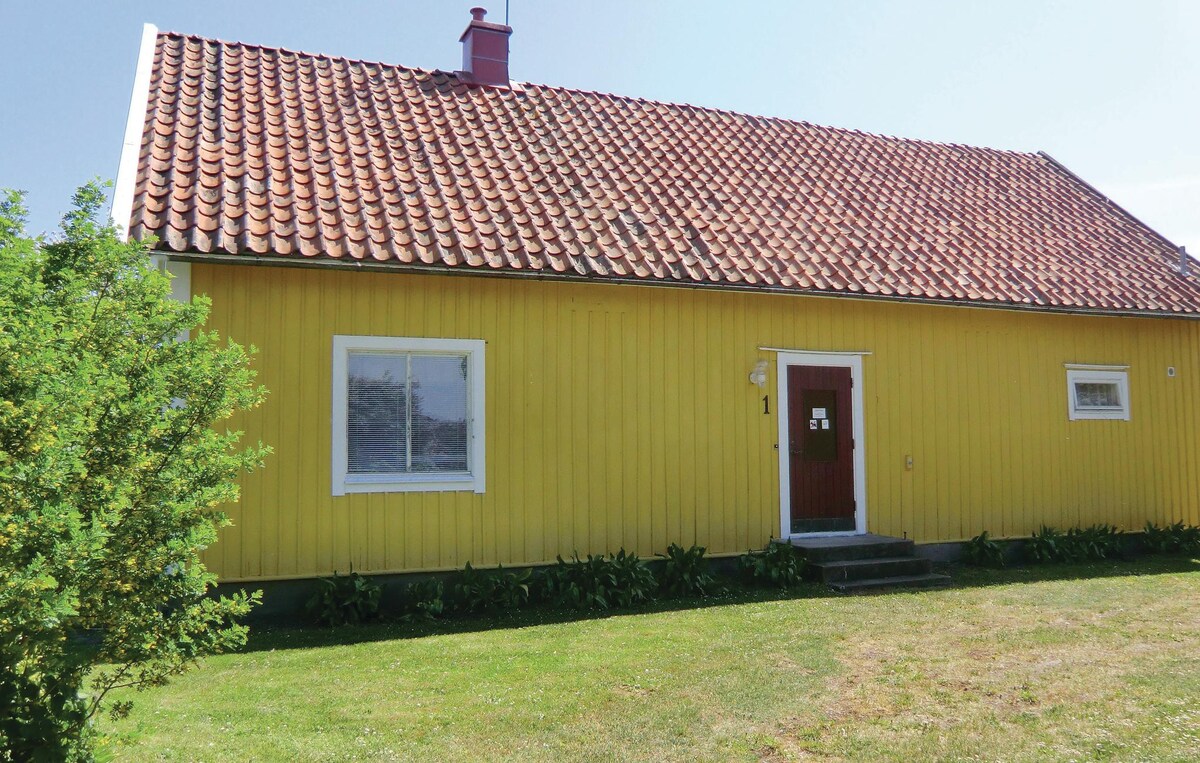 Stunning home in Färjestaden with kitchen