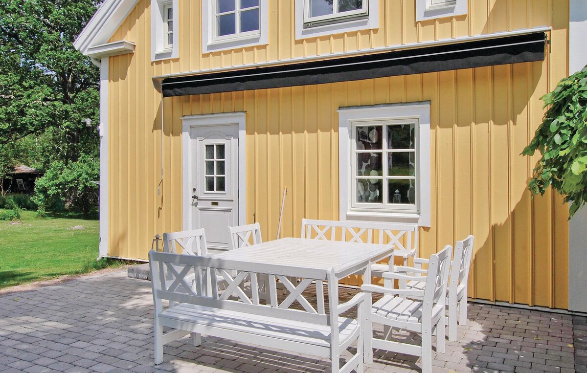 Awesome home in Vimmerby with 5 Bedrooms and WiFi