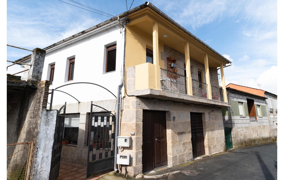 Beautiful apartment in A Arnoia with kitchen