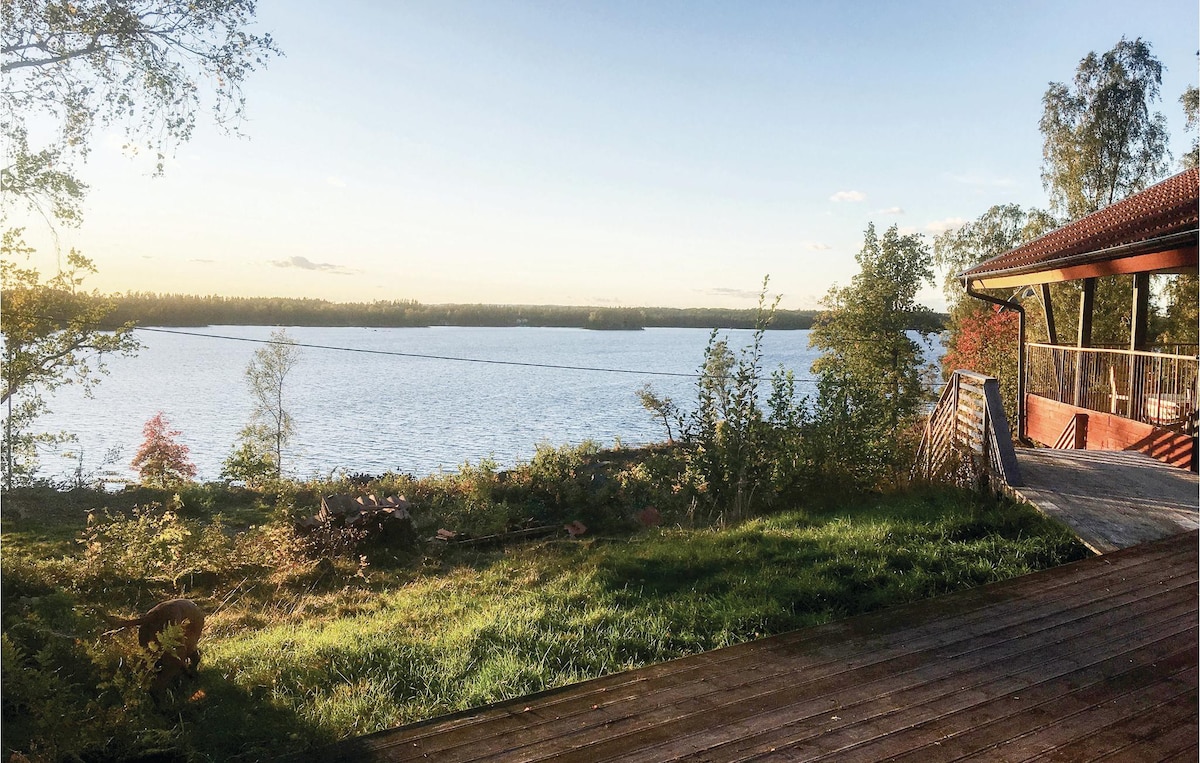 Cozy home in Bor with kitchen