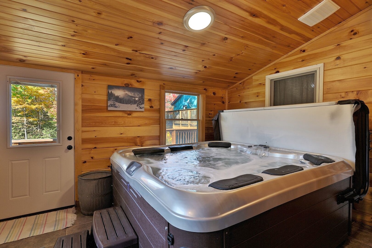 Winding Way Chalet: Large Family Ski Home. Hot Tub