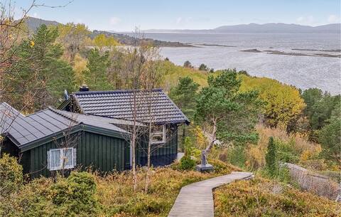 Cozy home in Kjørsvikbugen with WiFi