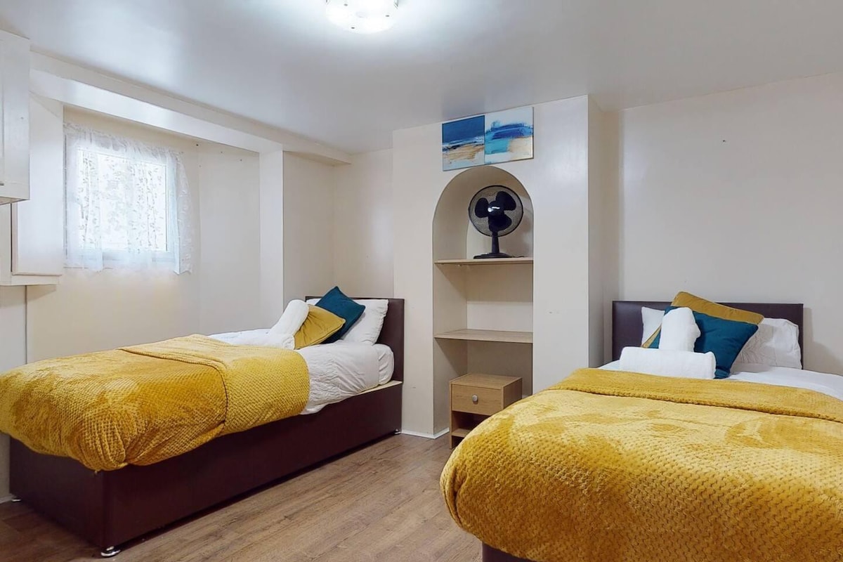 Lovely 3-Bed House in Gillingham