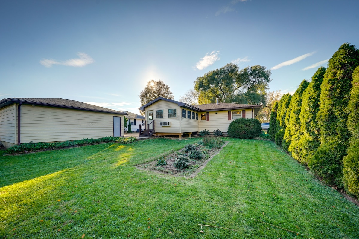 'Coty's House' Dog-Friendly Illinois Abode w/ Bar!