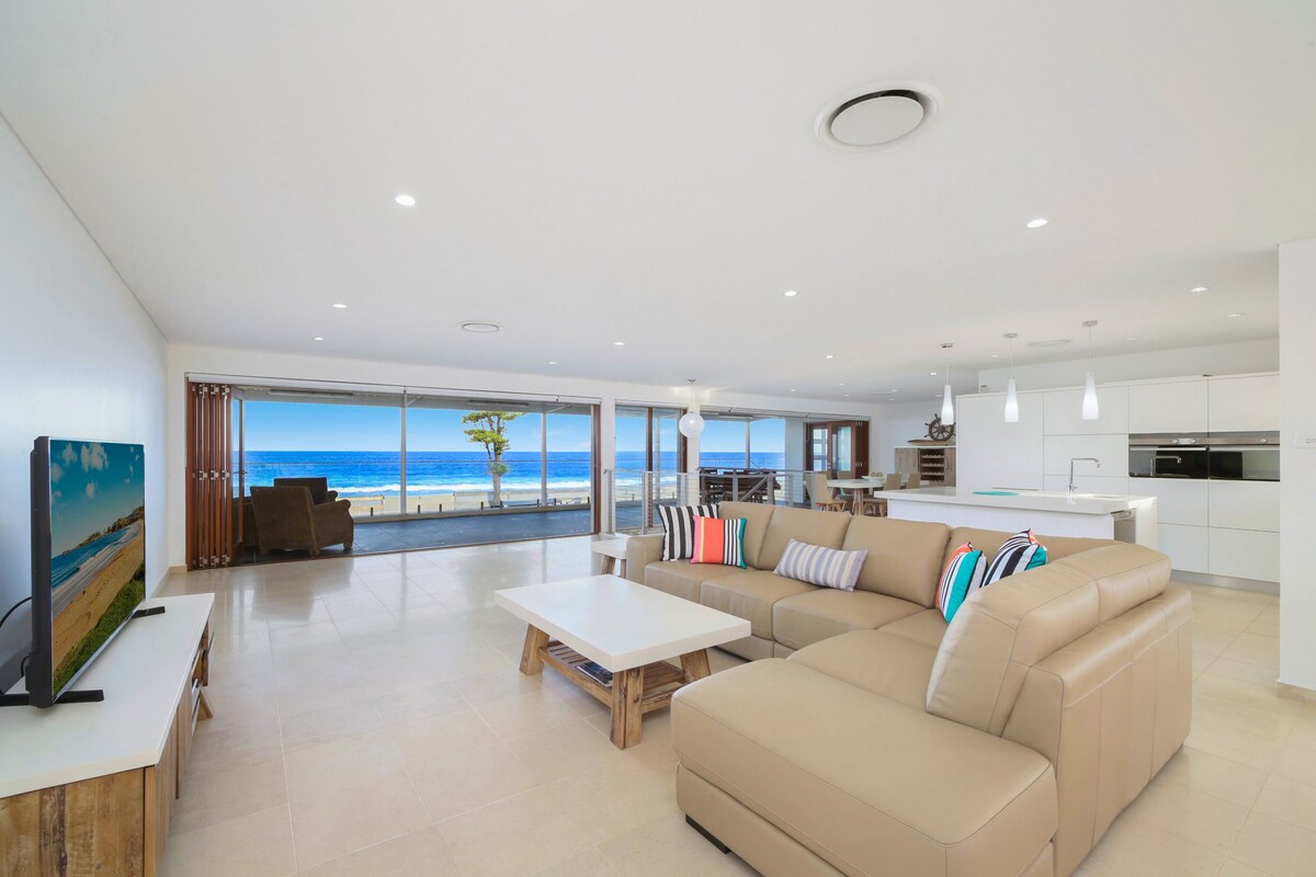 Amazing Seaviews and Beachfront Leisurely Home