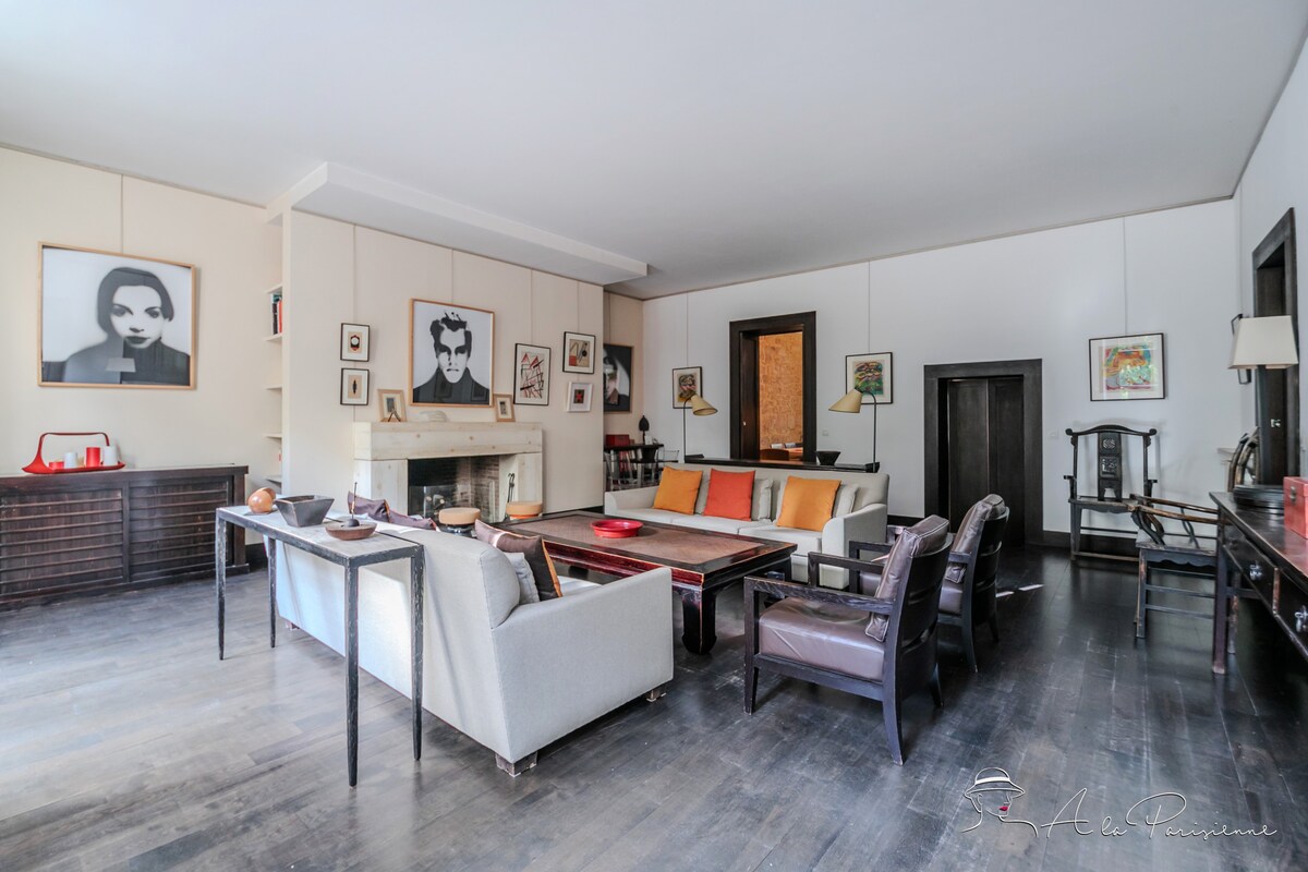 Big apartment with private garden on the Marais