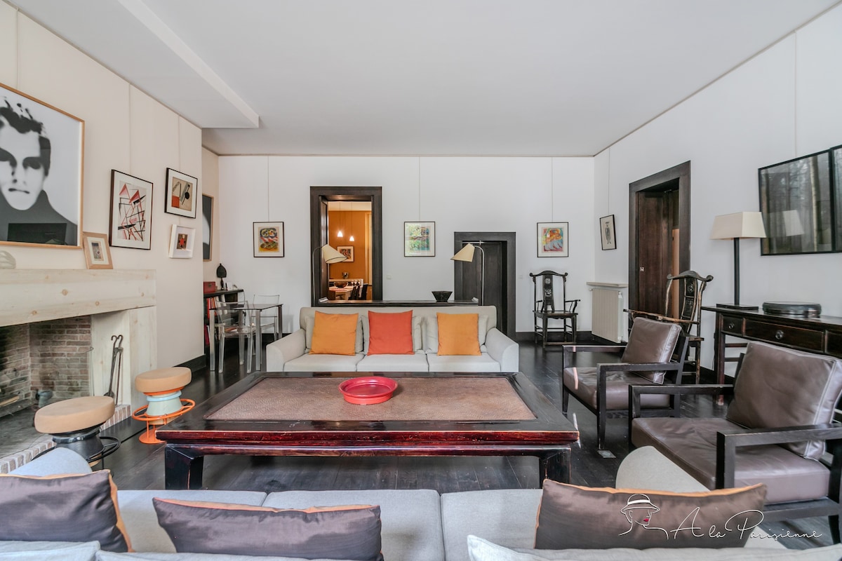 Big apartment with private garden on the Marais