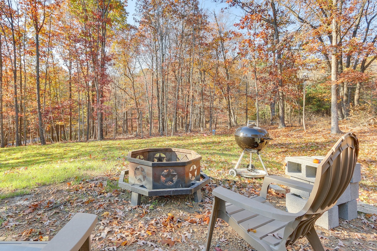 Modern Berkeley Springs Cabin w/ Private Hot Tub!