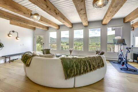 White River Oasis, Hot Tub, 7 Acres, Views