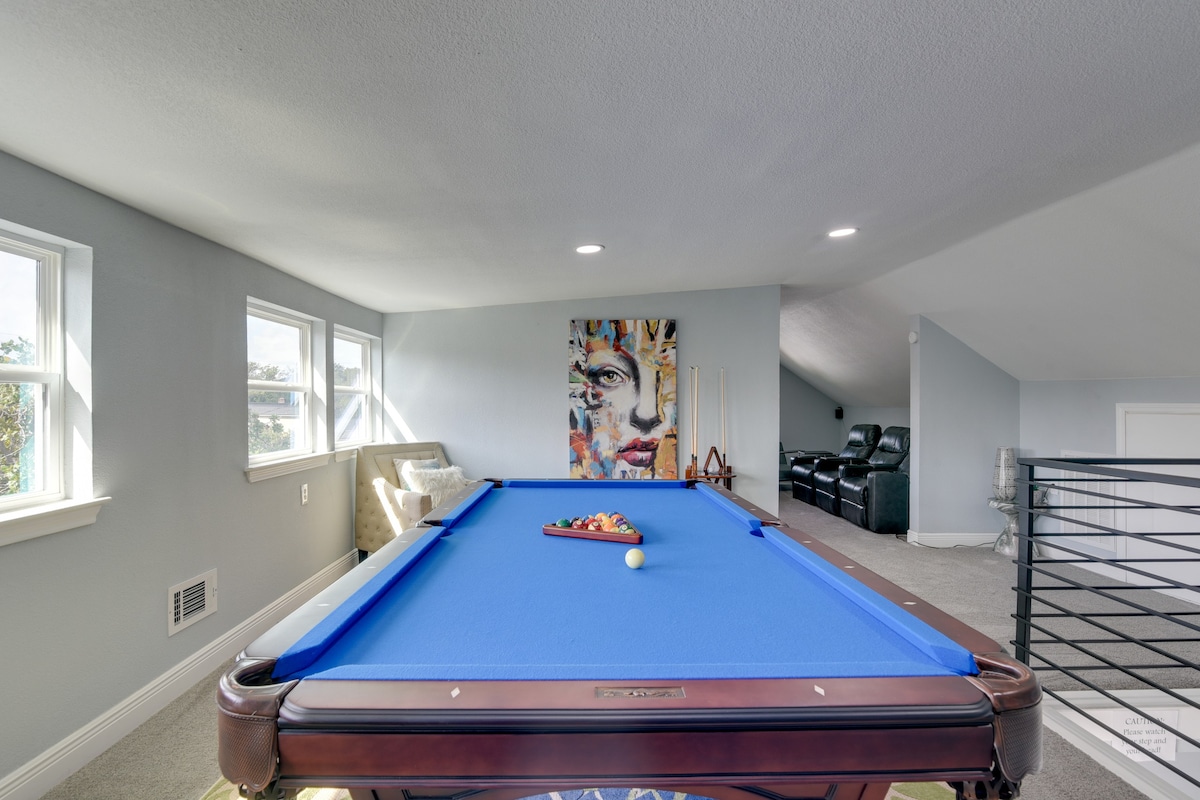 Eclectic Home w/ Pool Table - 5 Mi to Dtwn Houston