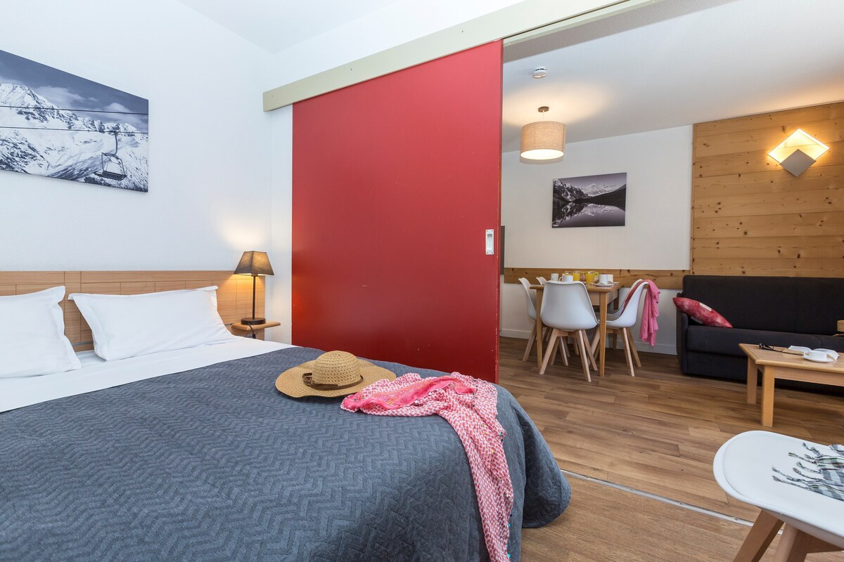 Sleeps 6! Alpine Paradise | 1-Bedroom Apartment