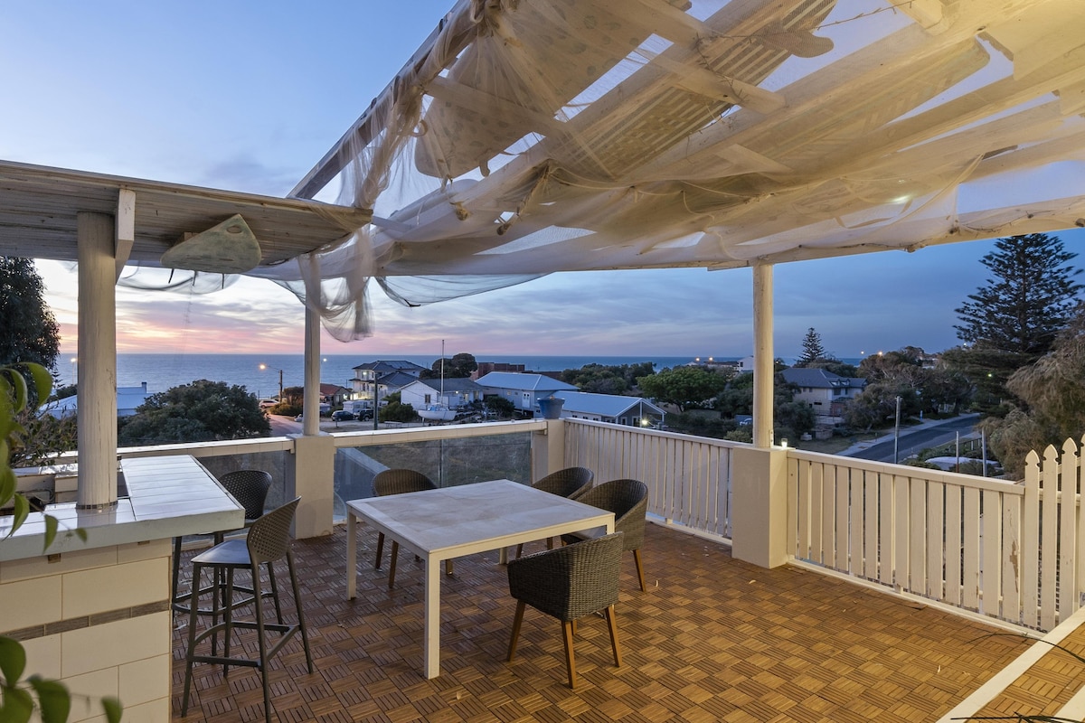 Sunny Shorefront Retreat Uninterrupted Ocean Views