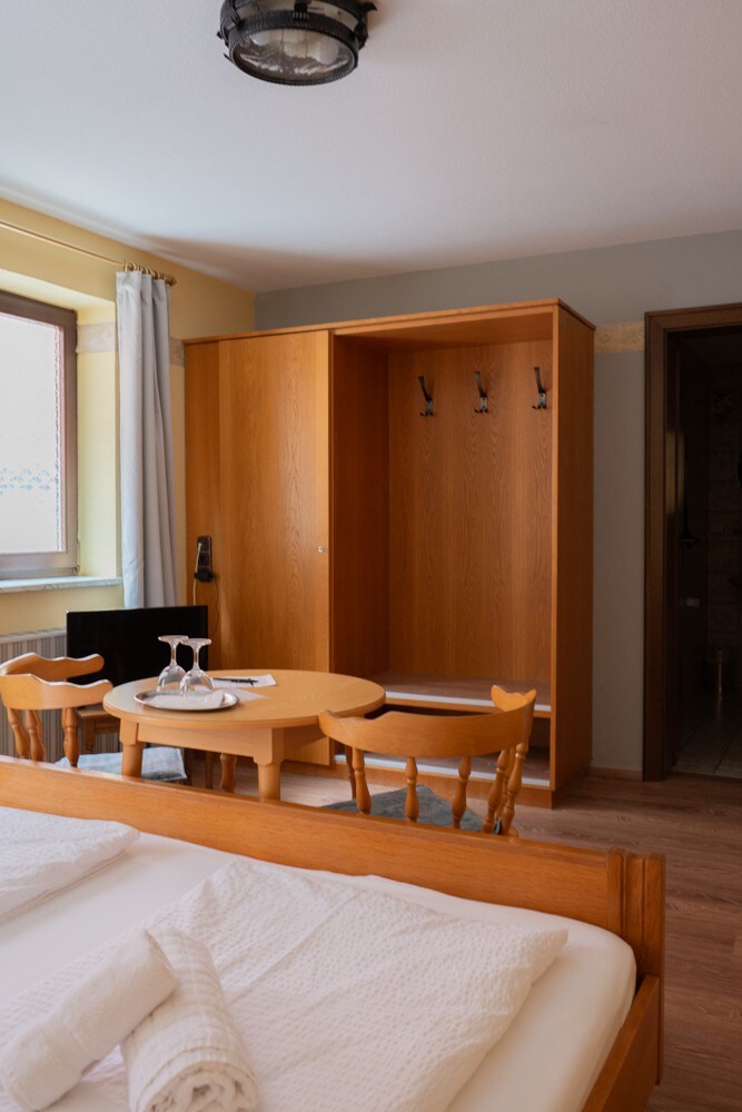 Doppelzimmer6(13,5qm)(Gasthof zum goldenen Schiff)