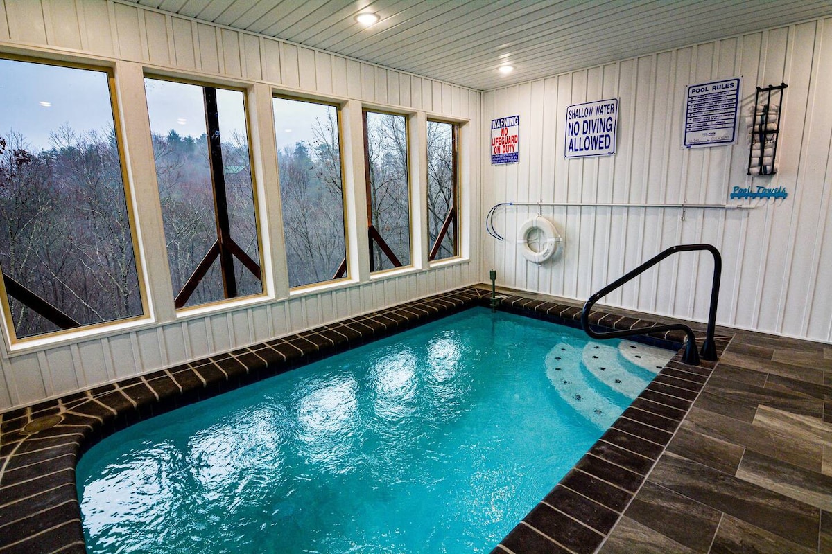 Heated Private Pool Cabin with Theater & Mtn views