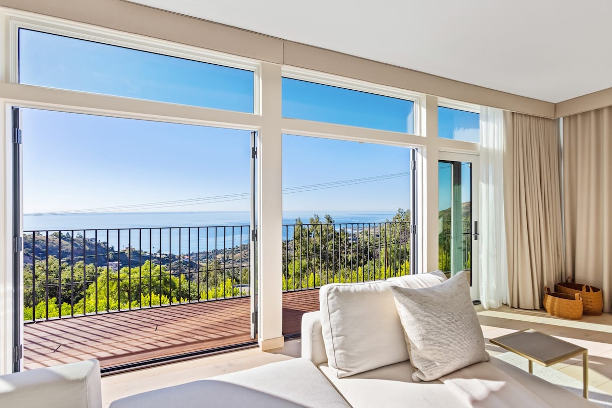 4B/4.5B Malibu Estate with Incredible Ocean Views