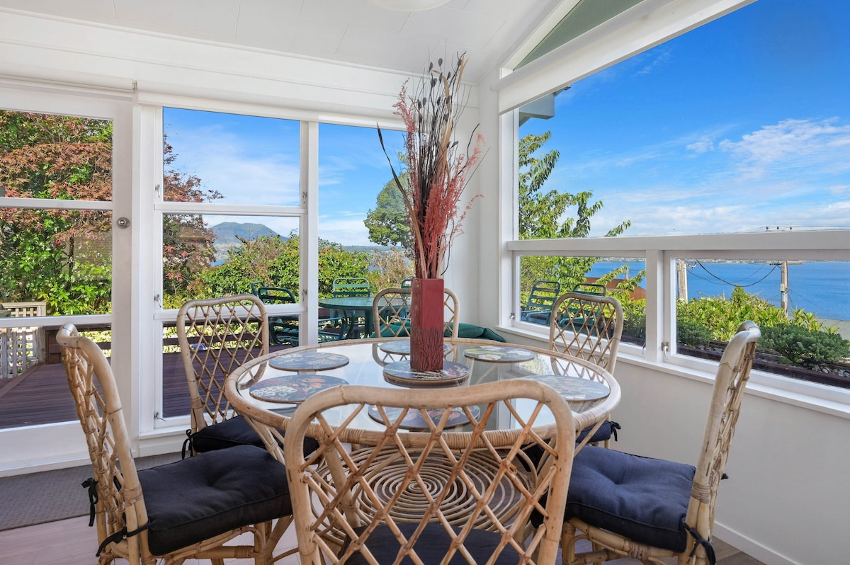 Panoramic Views in Acacia Bay!