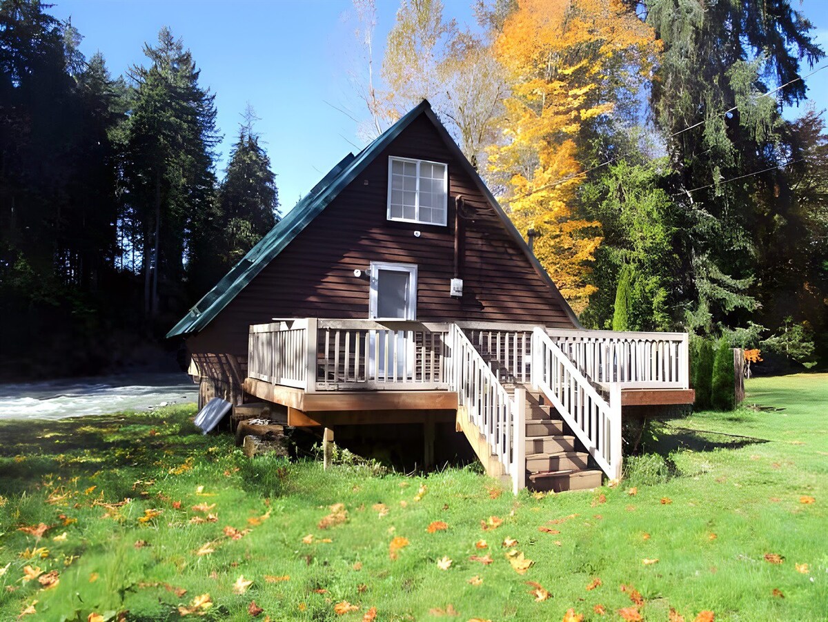 NEW! Riverfront cabin in Granite Falls, 8 mn to DT