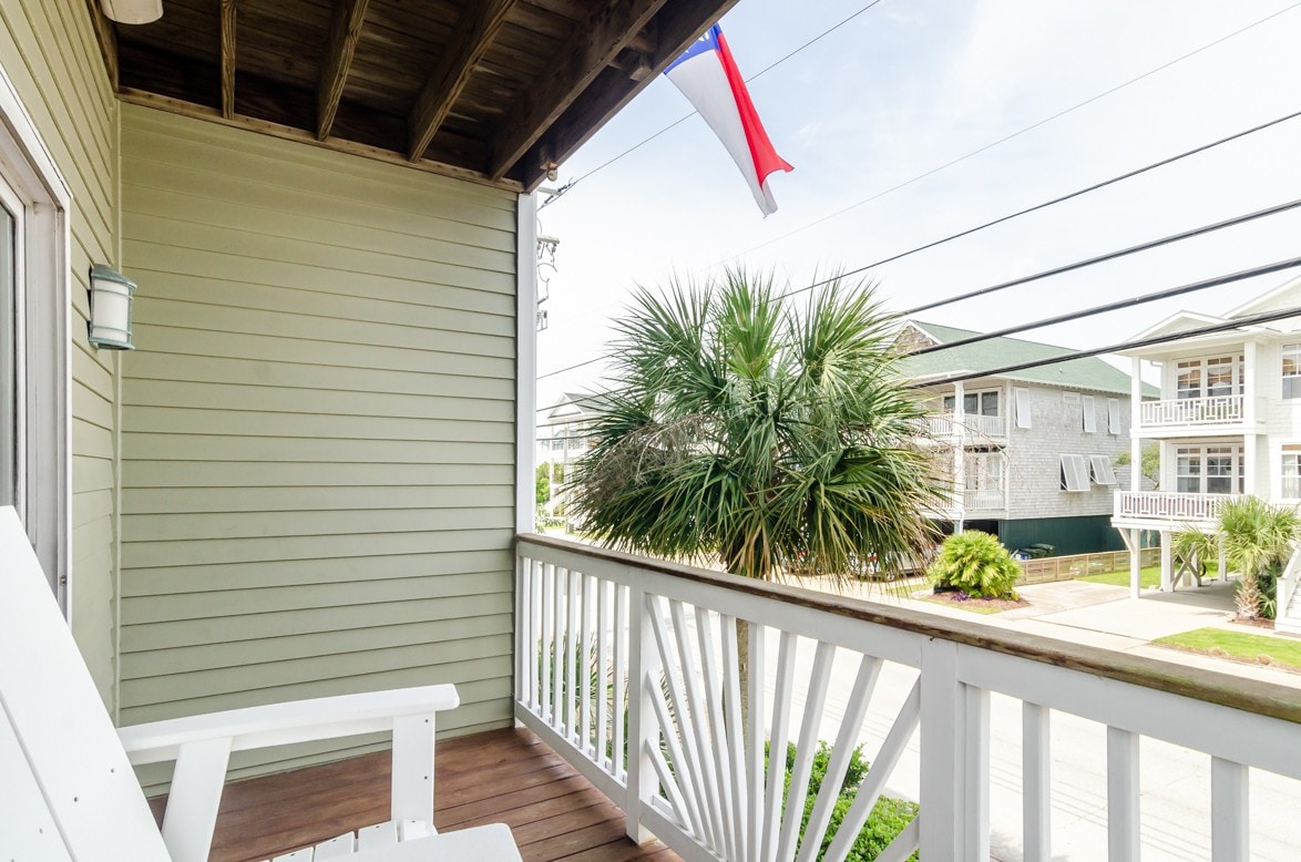 Duplex w fenced yard near Johnnie Mercers - W002