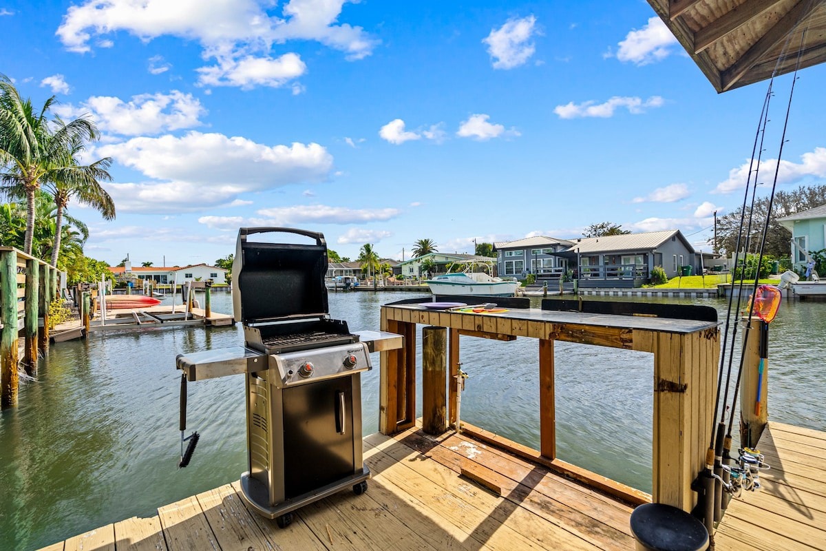 Waterfront Dreams, Pool, Gameroom & Boat Dock