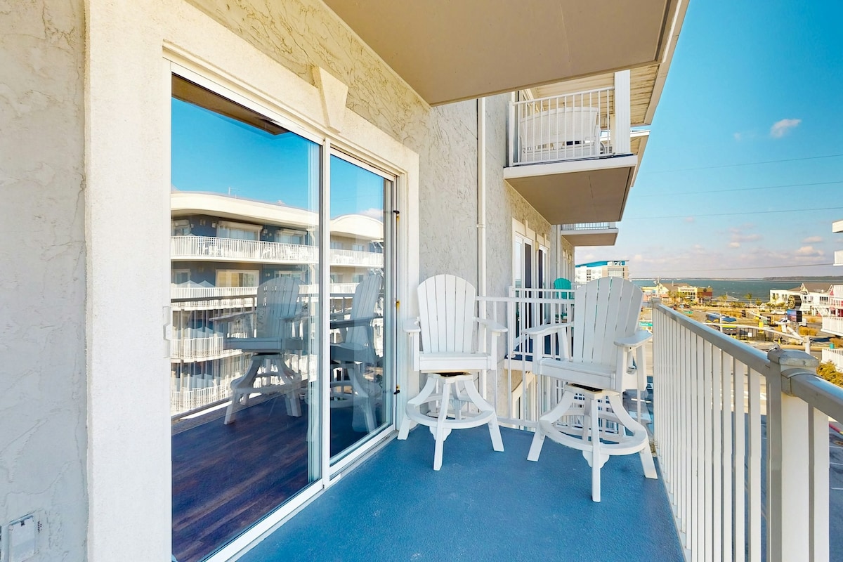 3BR with amazing views of ocean & bay, pool access