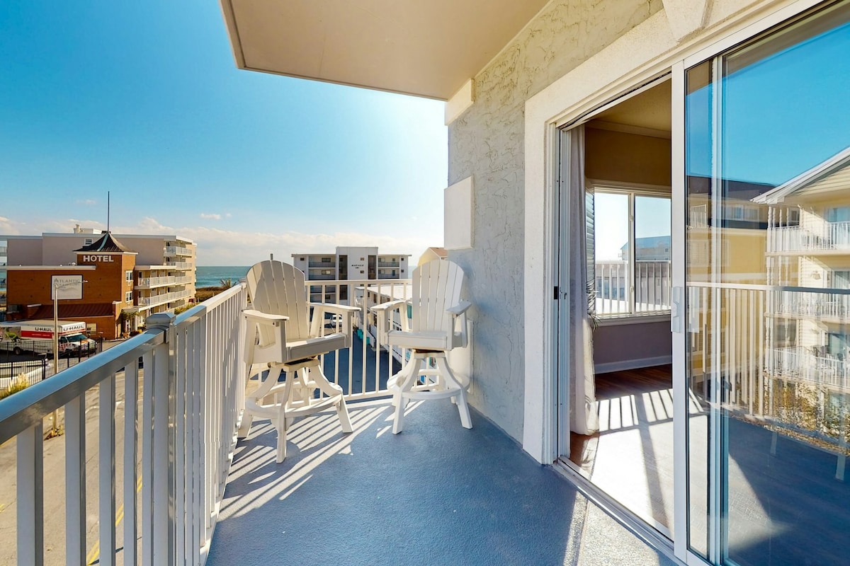 3BR with amazing views of ocean & bay, pool access