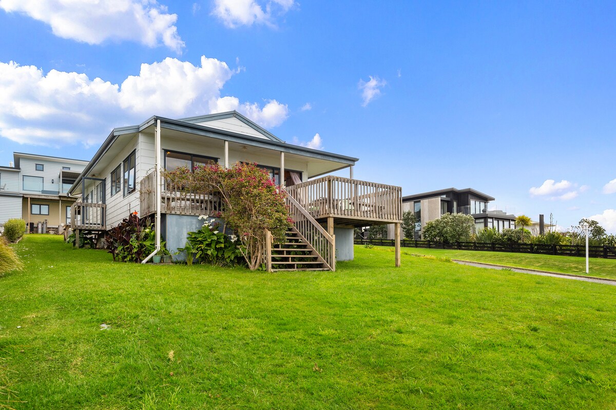 Bay View Bach - Langs Beach Holiday Home