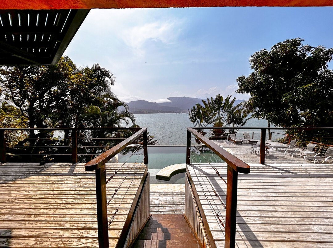 Casa beira mar com piscina em Piúva-Ilhabela