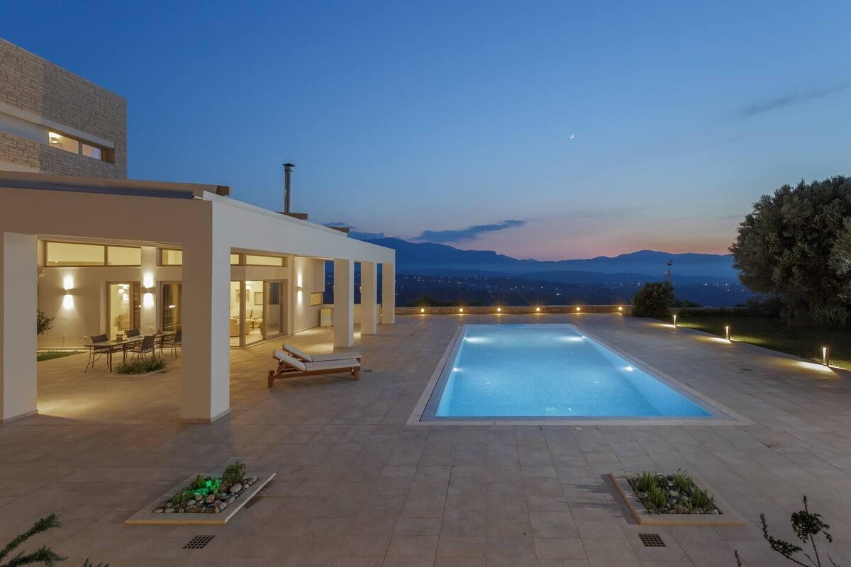 Luxurious 6- Bed Private Villa in Heraklion Crete