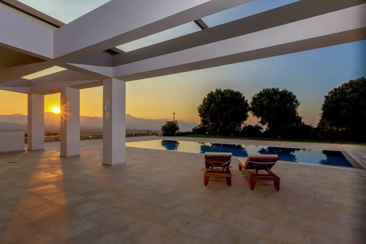 Luxurious 6- Bed Private Villa in Heraklion Crete