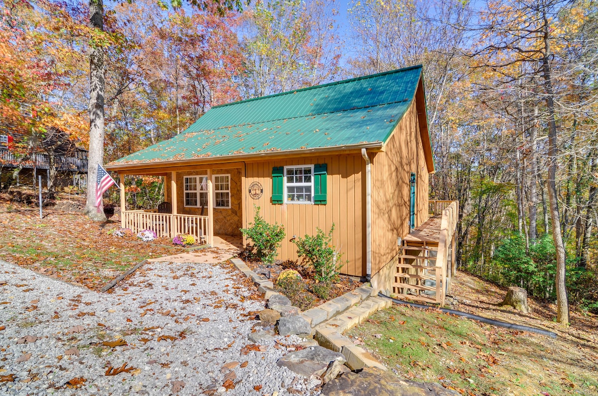 Burnside Resort Cabin w/ Hot Tub & Outdoor Spots!