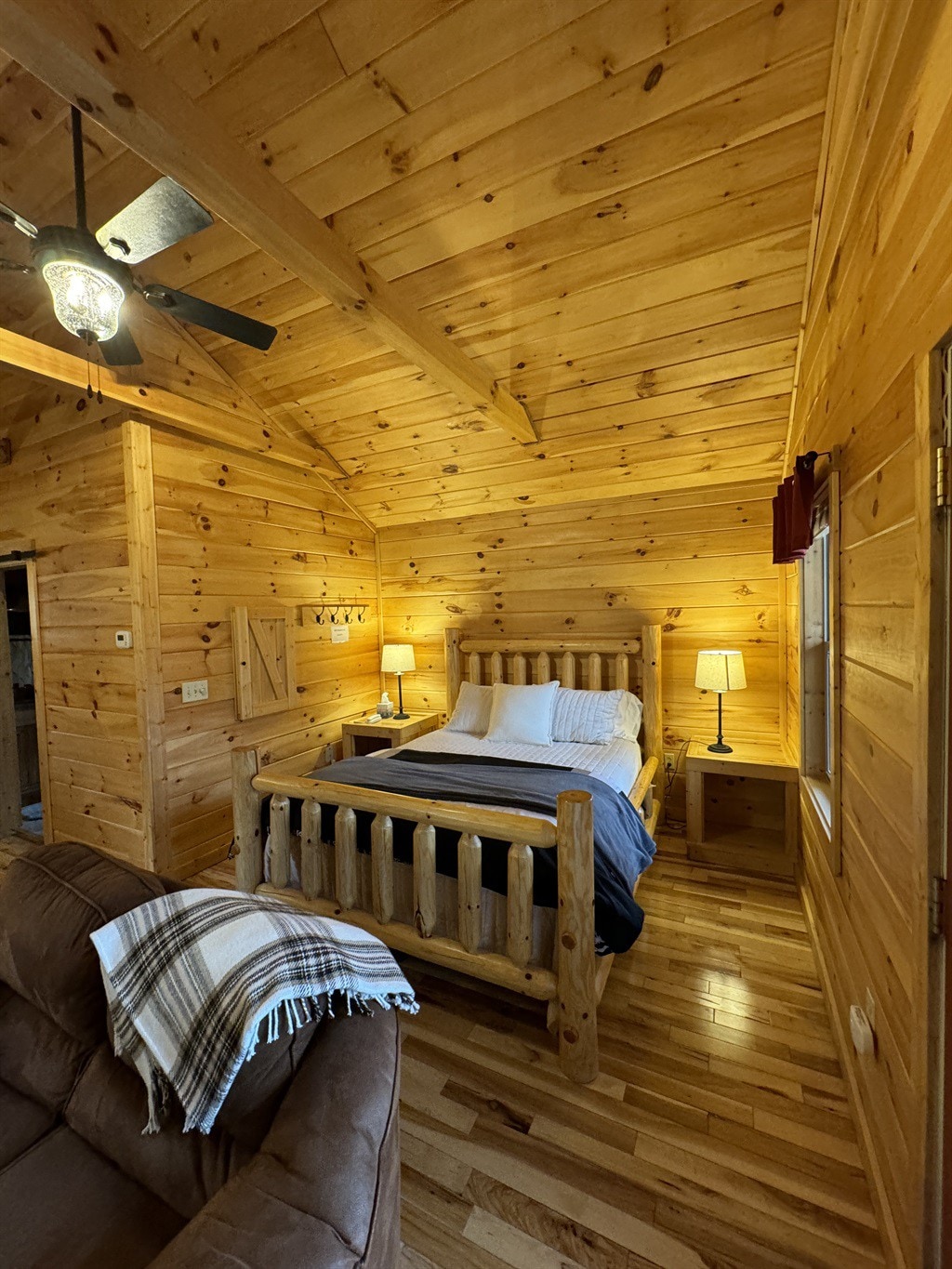 Cozy Cabin Nestled in Hocking Hills