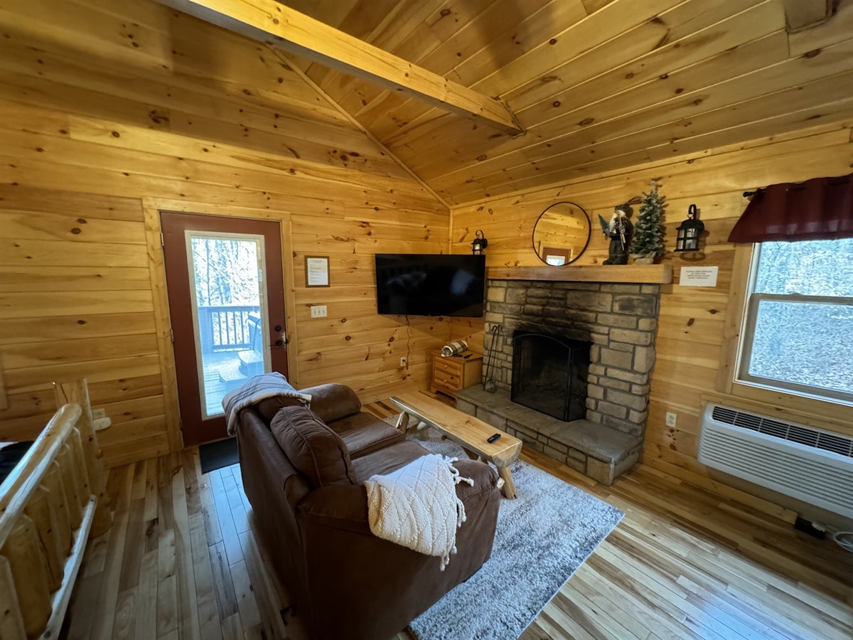 Cozy Cabin Nestled in Hocking Hills