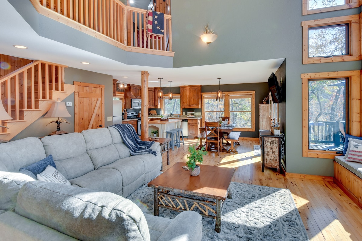 Gorgeous Cabin w/ Deck & Fire Pit By Lake Burton