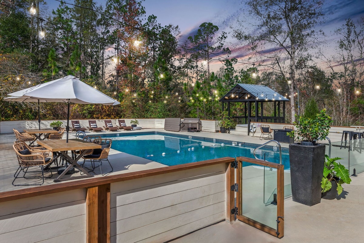 NEW! Azalea Pines | Retreat w/ HOT TUB + Pool!