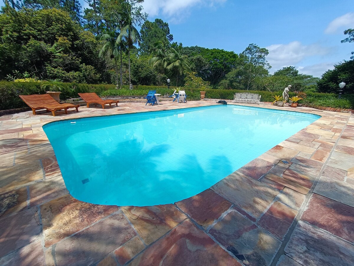 高标准的房屋景观，可俯瞰泳池
