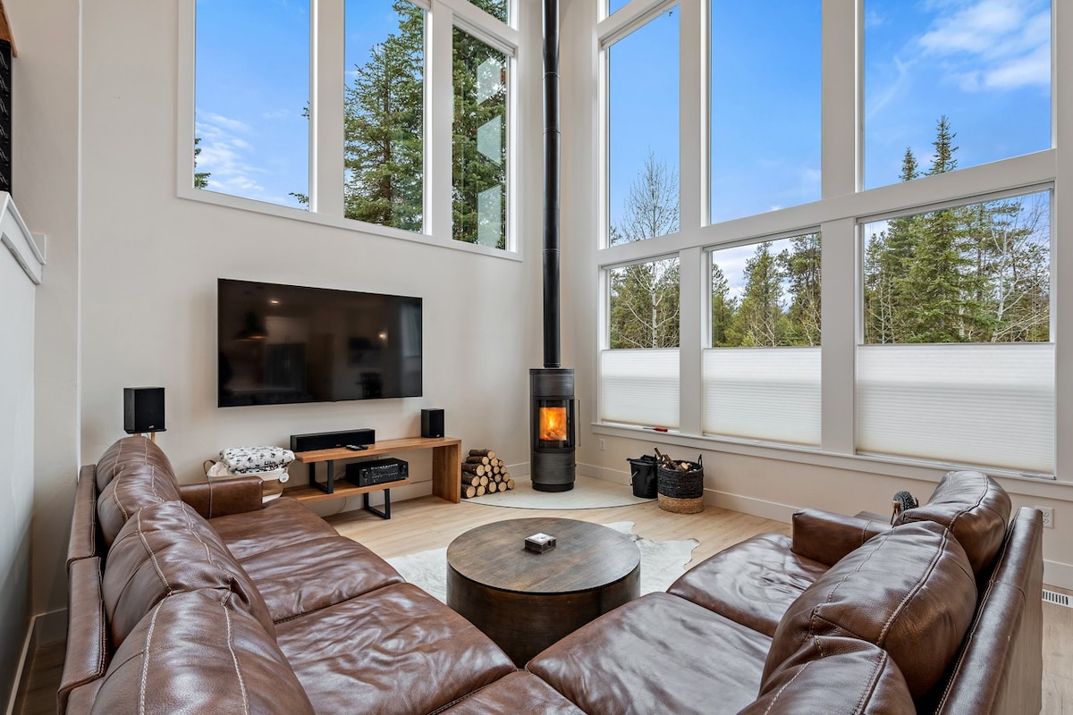 New Modern Home Minutes To Tamarack/Lake Cascade